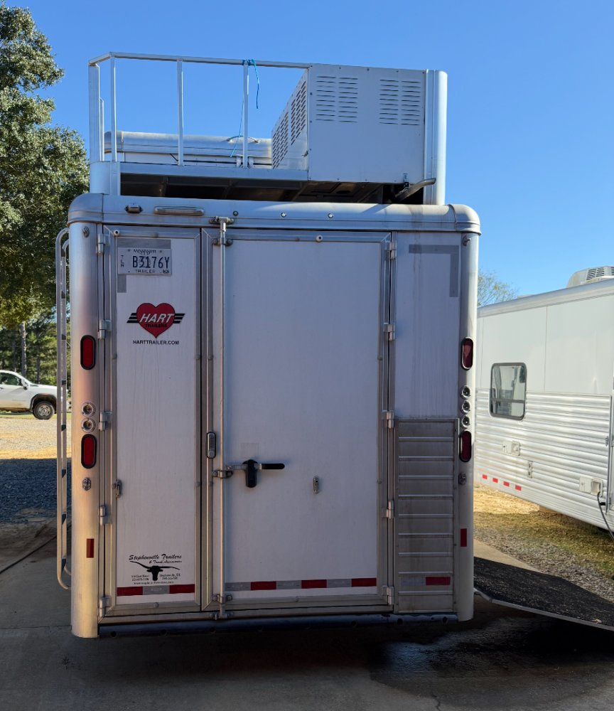 2024 Hart 4 Horse Side Load 15' LQ Outlaw Conversions