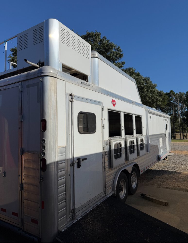 2024 Hart 4 Horse Side Load 15' LQ Outlaw Conversions