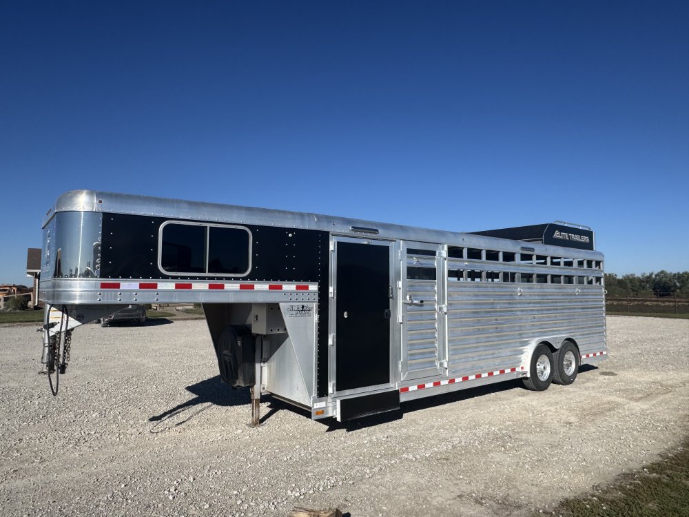2017 Elite 24' Livestock w/ double door 4' tack