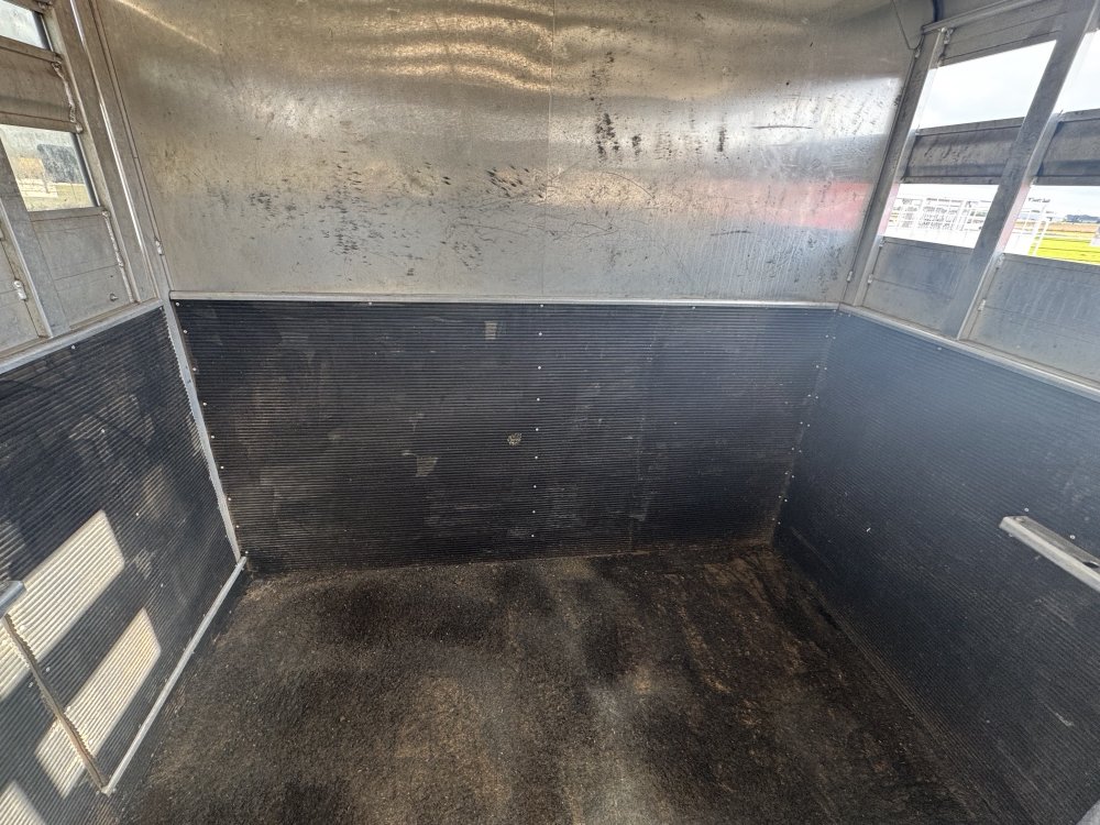 2017 Elite 24' Livestock w/ double door 4' tack