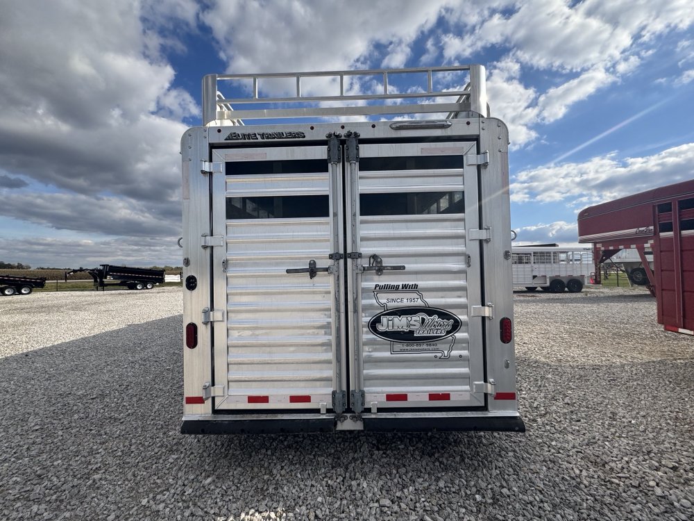 2017 Elite 24' Livestock w/ double door 4' tack
