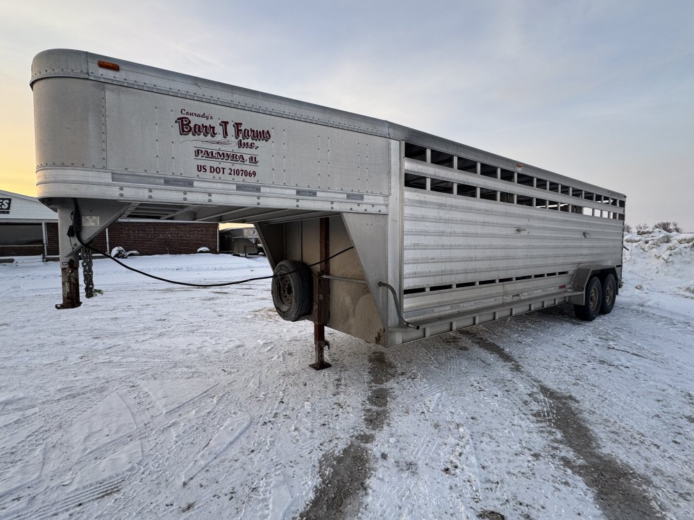 2009 Featherlite 24' Livestock Trailer
