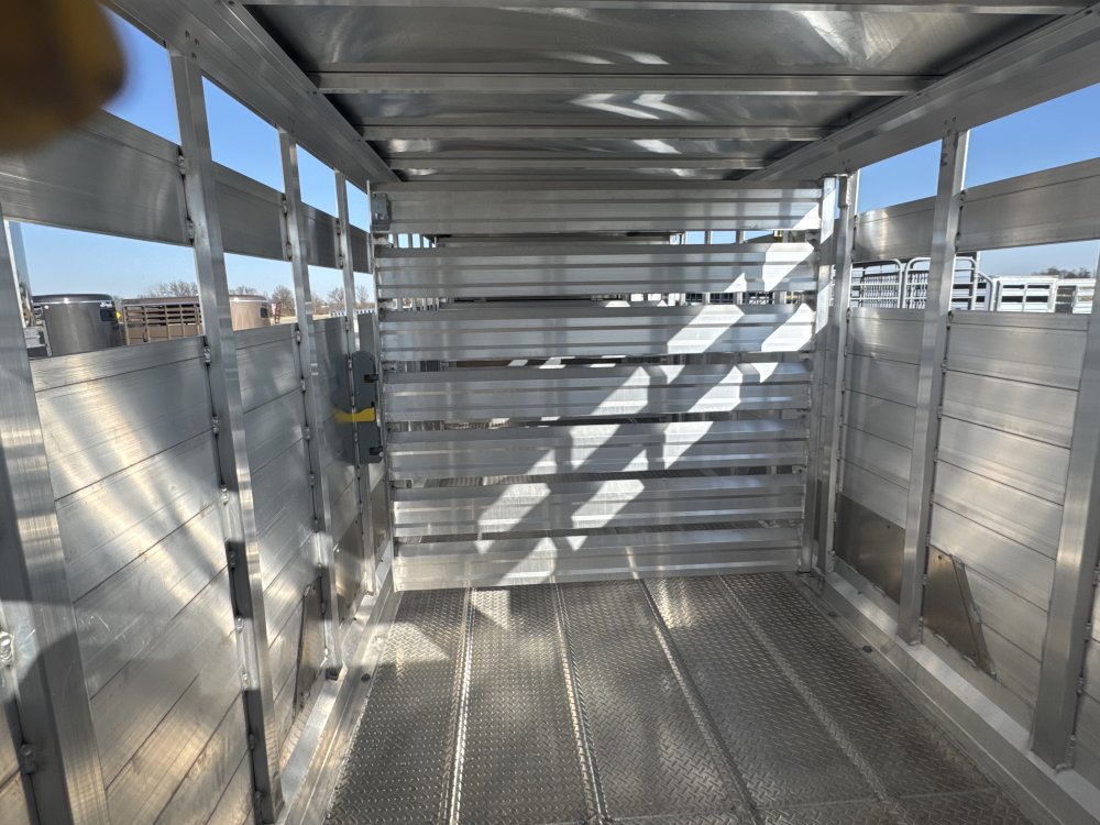 2026 Eby Maverick 24' Livestock