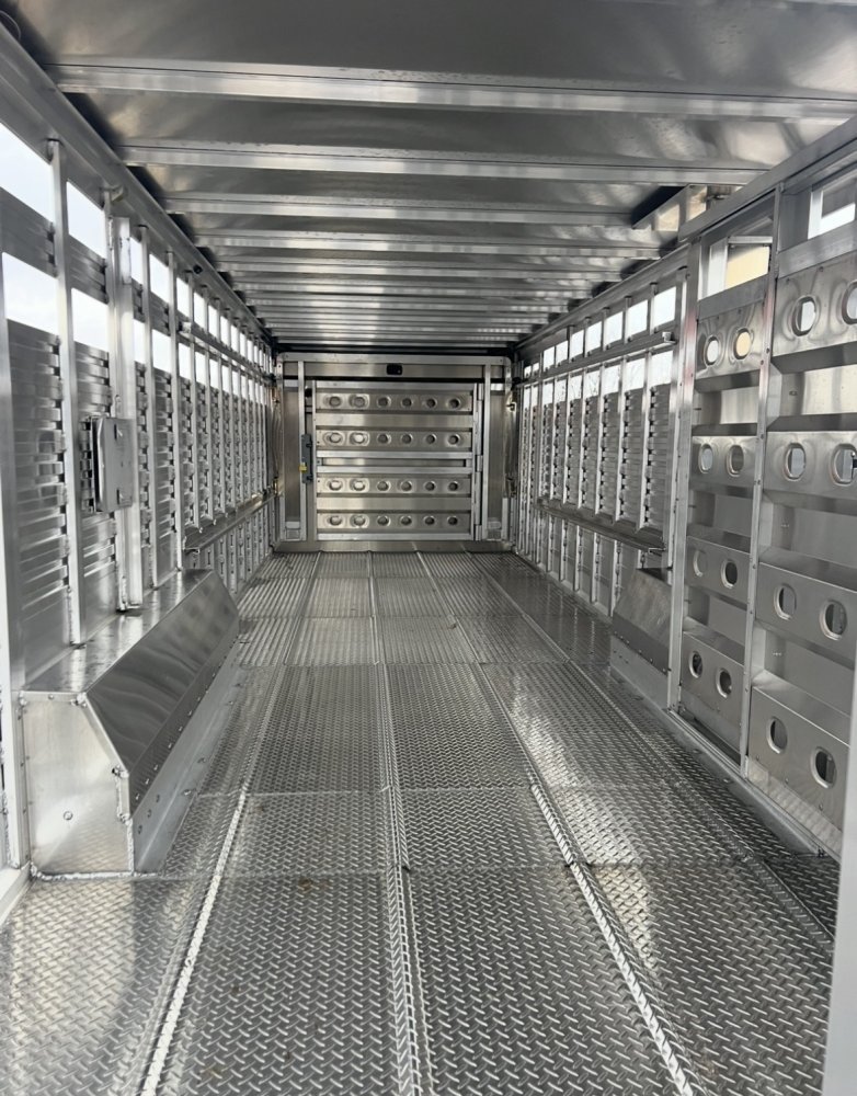 2024 Eby RuffNeck 26' Livestock