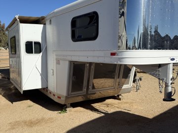 2005 Elite 3 Horse 17' Outlaw Conversions