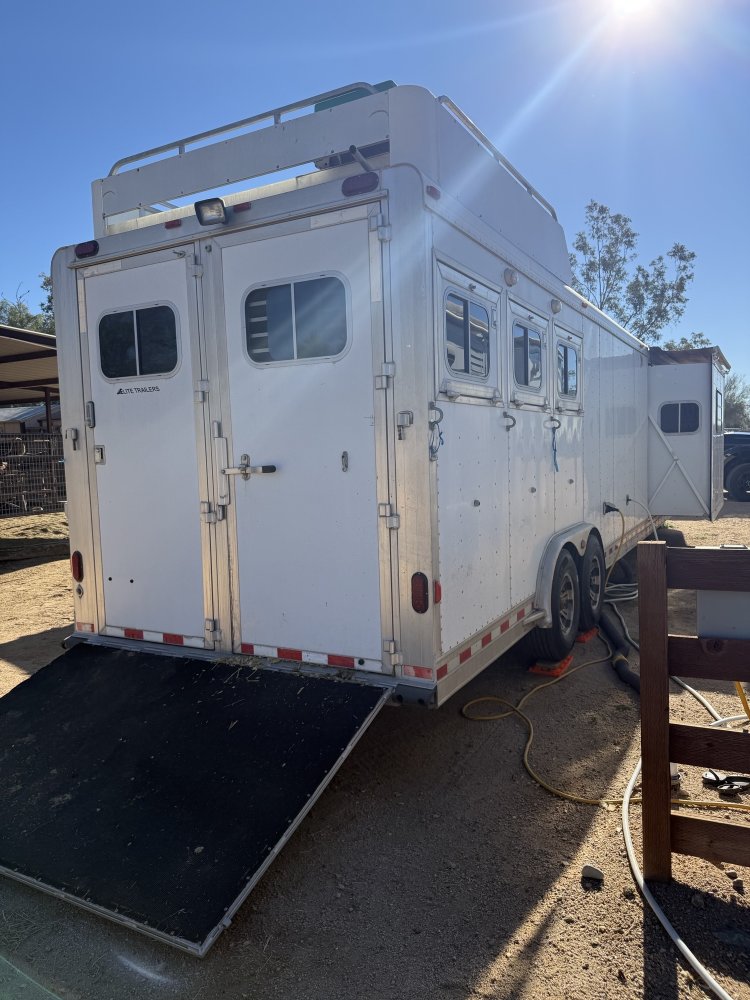 2005 Elite 3 Horse 17' Outlaw Conversions