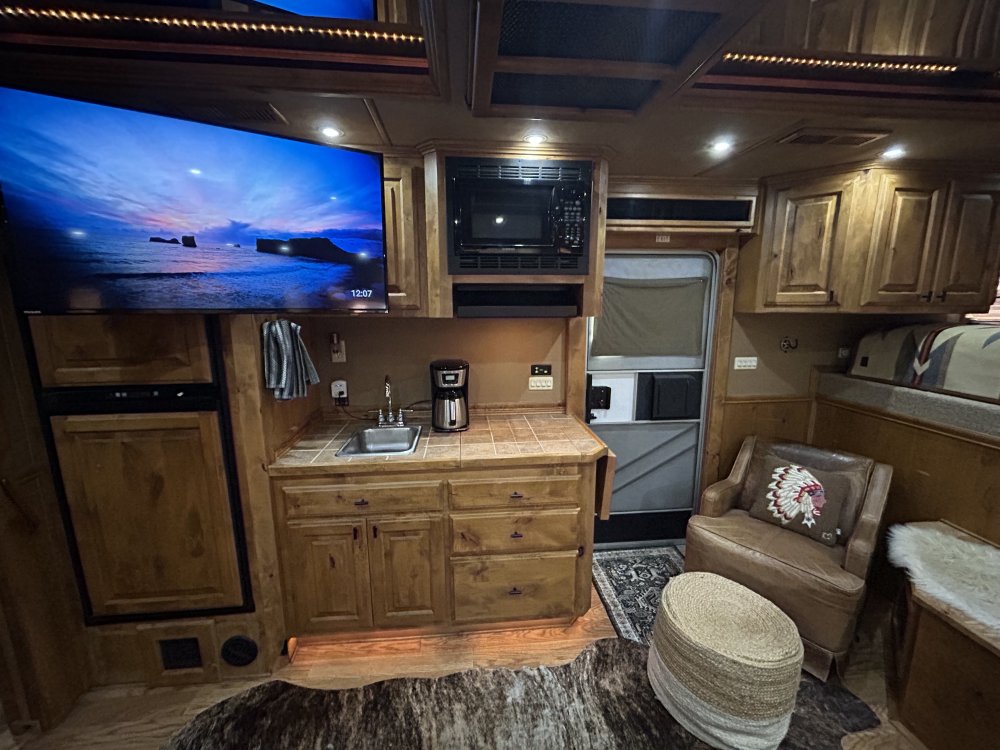 2005 Elite 3 Horse 17' Outlaw Conversions