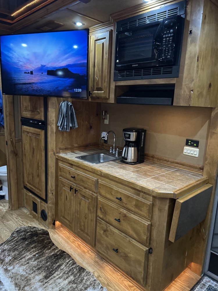 2005 Elite 3 Horse 17' Outlaw Conversions