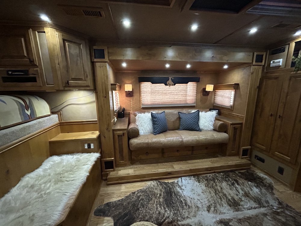 2005 Elite 3 Horse 17' Outlaw Conversions