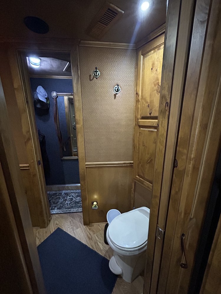 2005 Elite 3 Horse 17' Outlaw Conversions