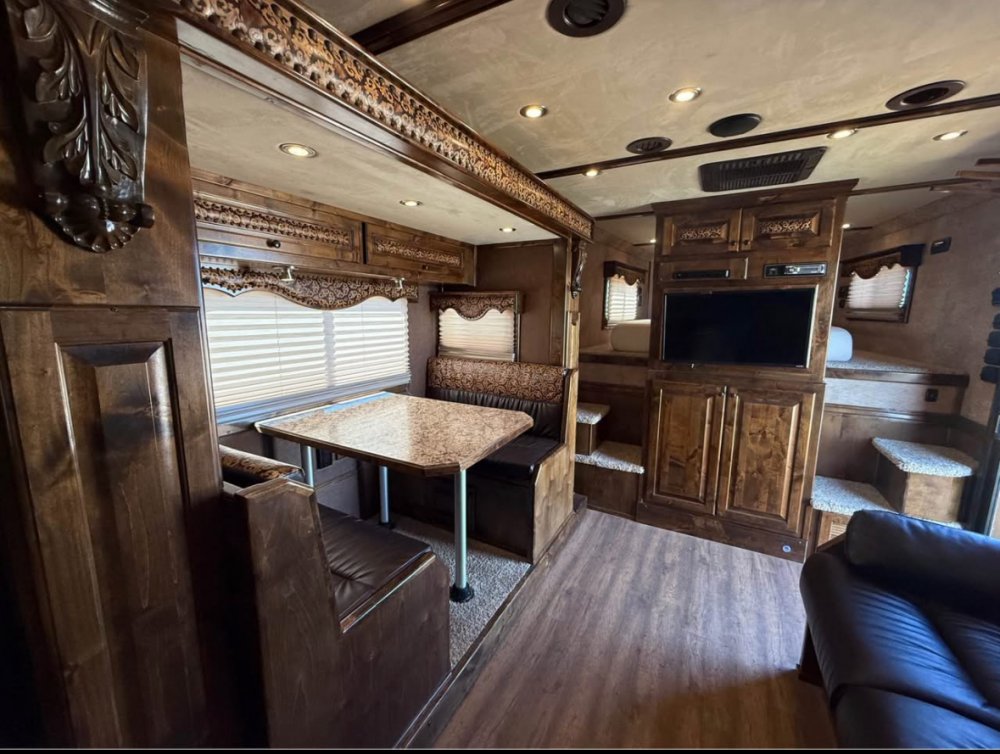2014 Platinum 4 Horse w/ 18' Outlaw Conversions