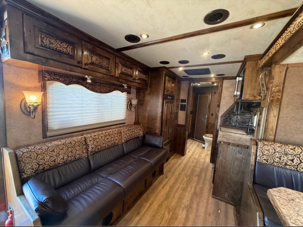 2014 Platinum 4 Horse w/ 18' Outlaw Conversions