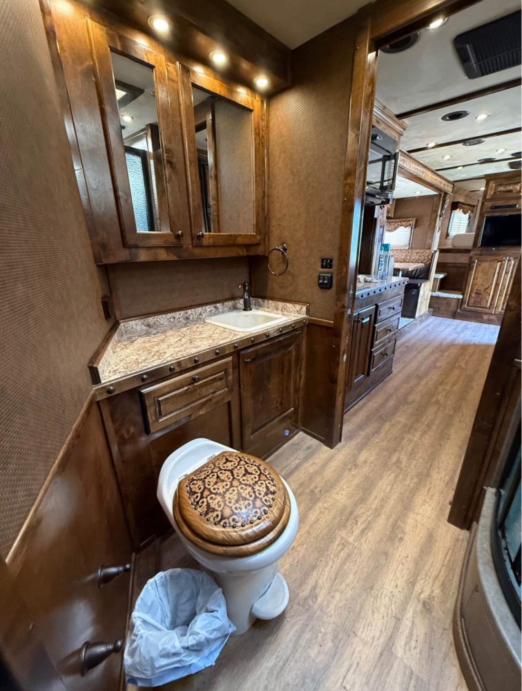 2014 Platinum 4 Horse w/ 18' Outlaw Conversions