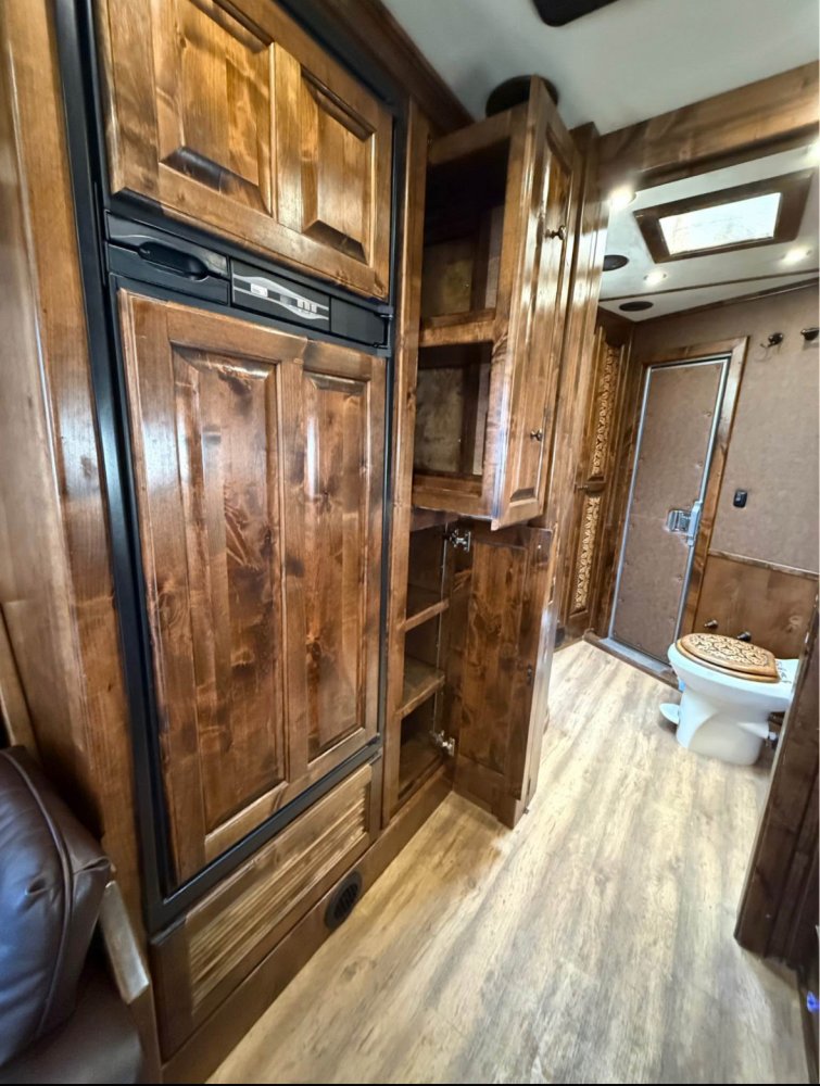 2014 Platinum 4 Horse w/ 18' Outlaw Conversions
