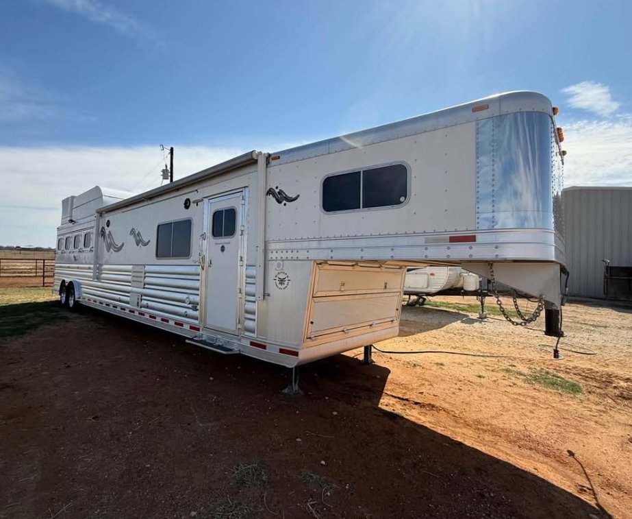 2014 Platinum 4 Horse w/ 18' Outlaw Conversions