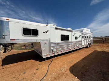 2014 Platinum 4 Horse w/ 18' Outlaw Conversions