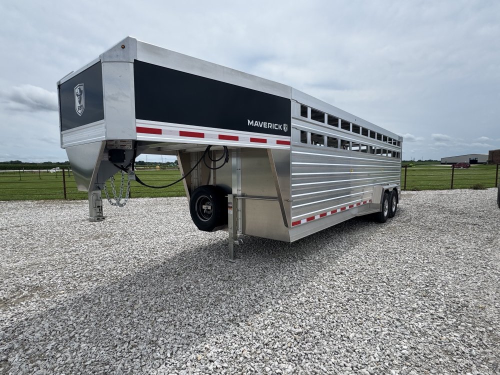 2026 Eby Maverick 24' Livestock Trailer