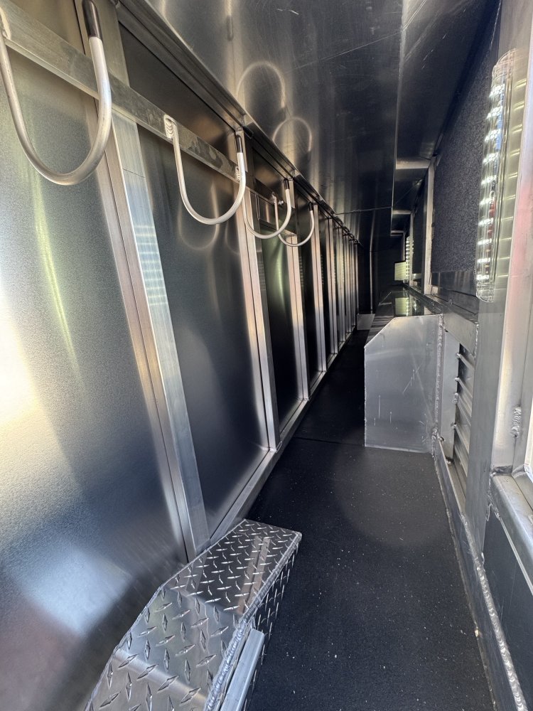 2026 Twister 5 Horse Side Load 13'6 Trail Boss Horse - Living Quarters