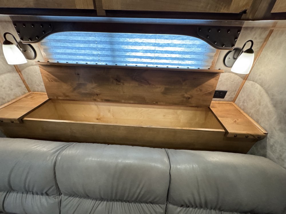 2026 Twister 5 Horse Side Load 13'6 Trail Boss Horse - Living Quarters