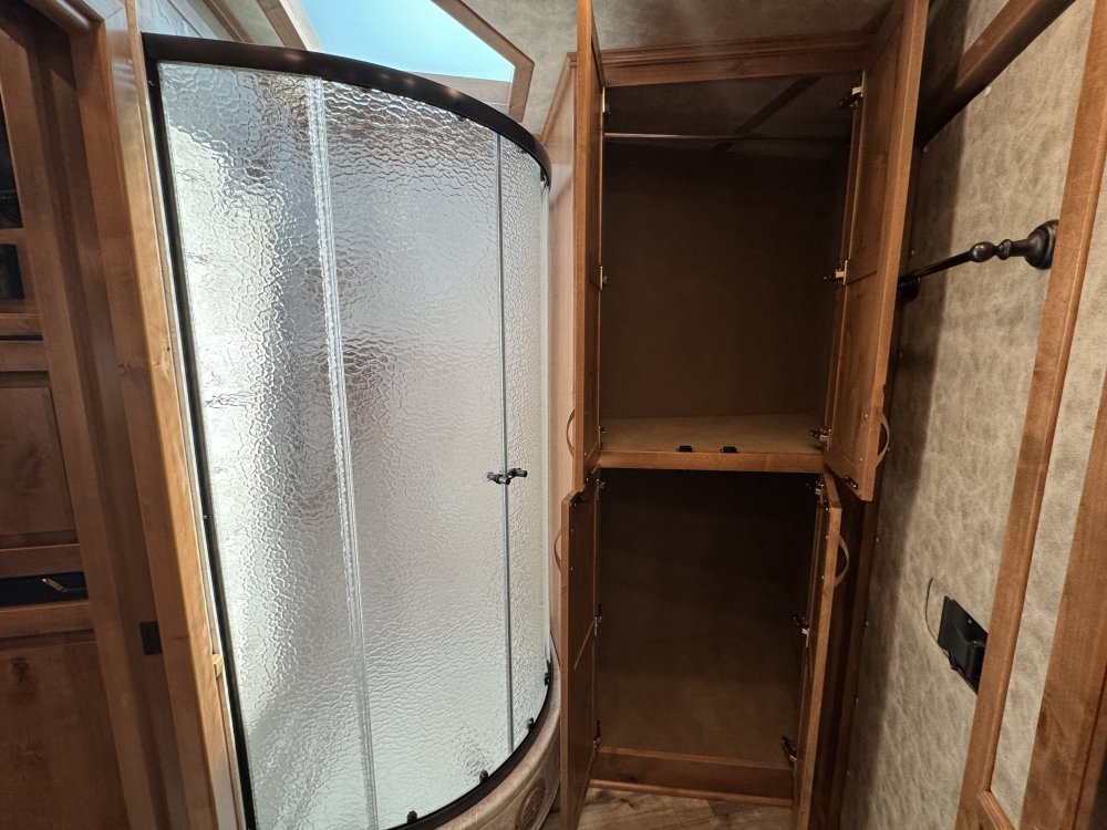 2026 Twister 5 Horse Side Load 13'6 Trail Boss Horse - Living Quarters