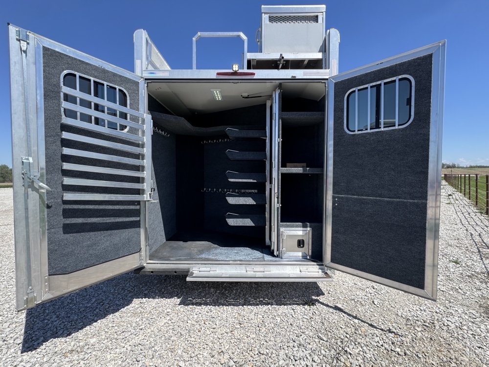 2026 Twister 5 Horse Side Load 13'6 Trail Boss Horse - Living Quarters