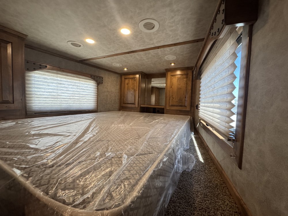 2026 Twister 5 Horse Side Load 13'6 Trail Boss Horse - Living Quarters