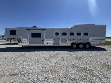2026 Twister 5 Horse Side Load 13'6 Trail Boss Horse - Living Quarters