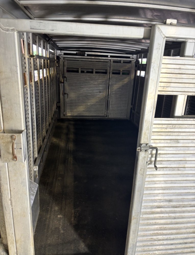 2017 Alumline 25' Livestock Trailer