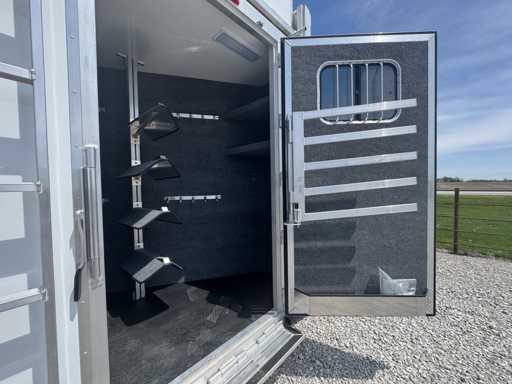 2025 Twister 14'9 Trail Boss LQ 4 Horse Side Load