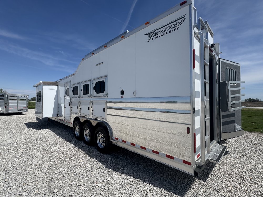2025 Twister 14'9 Trail Boss LQ 4 Horse Side Load