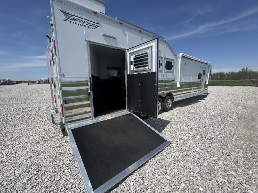 2025 Twister 14'9 Trail Boss LQ 4 Horse Side Load