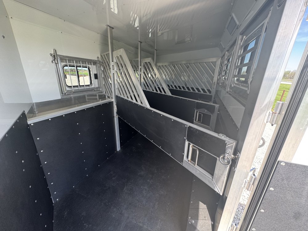 2025 Twister 14'9 Trail Boss LQ 4 Horse Side Load