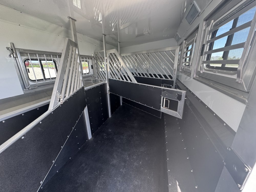 2025 Twister 14'9 Trail Boss LQ 4 Horse Side Load