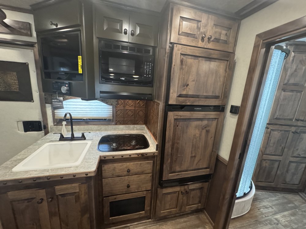 2025 Twister 14'9 Trail Boss LQ 4 Horse Side Load