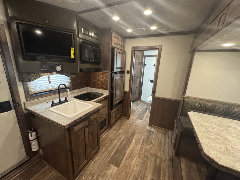 2025 Twister 14'9 Trail Boss LQ 4 Horse Side Load