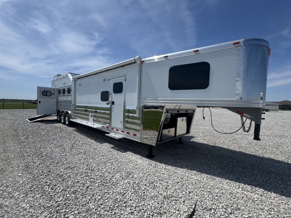 2025 Twister 14'9 Trail Boss LQ 4 Horse Side Load