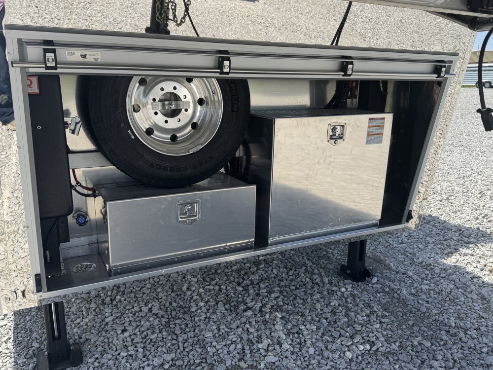 2025 Twister 14'9 Trail Boss LQ 4 Horse Side Load