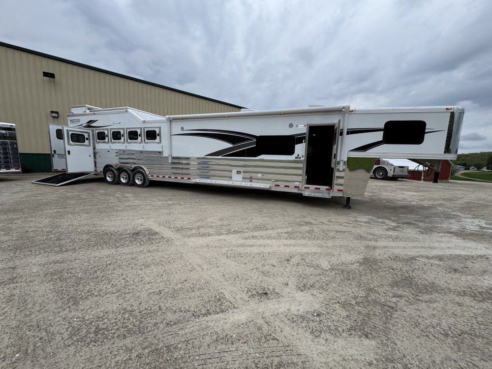 2025 Twister 17'6 Trail Boss LQ 5 Horse Side Load