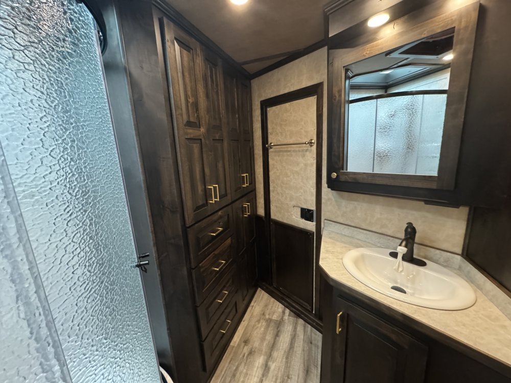 2025 Twister 17'6 Trail Boss LQ 5 Horse Side Load
