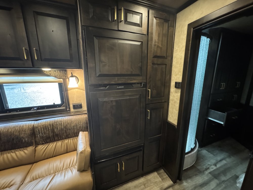 2025 Twister 17'6 Trail Boss LQ 5 Horse Side Load