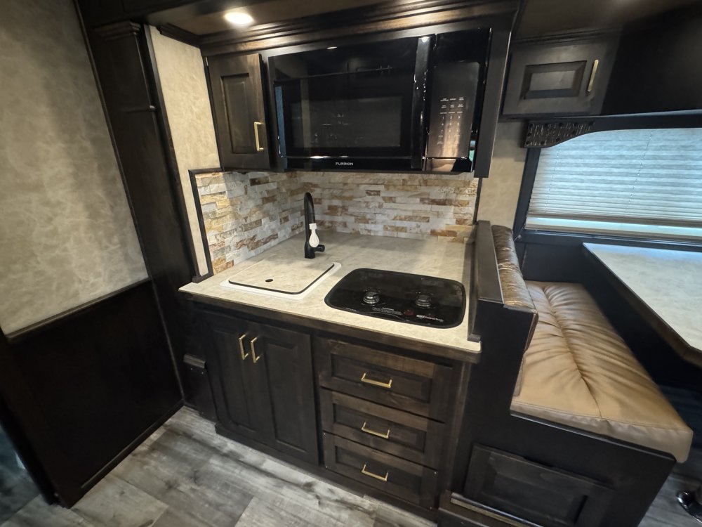 2025 Twister 17'6 Trail Boss LQ 5 Horse Side Load