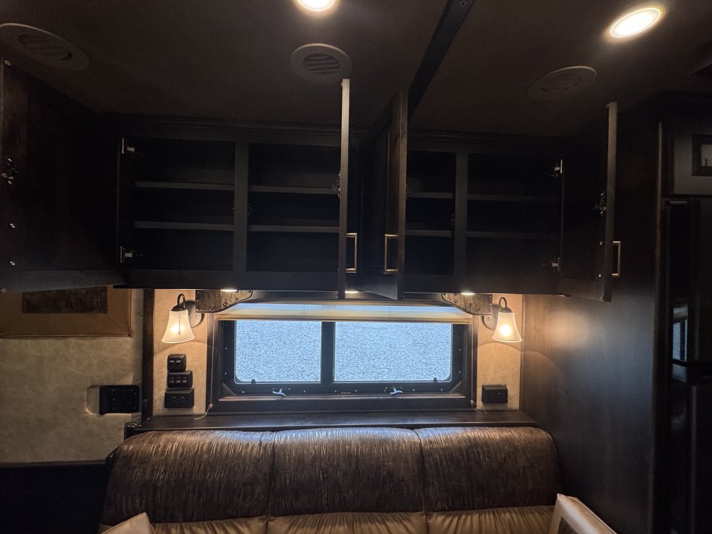 2025 Twister 17'6 Trail Boss LQ 5 Horse Side Load