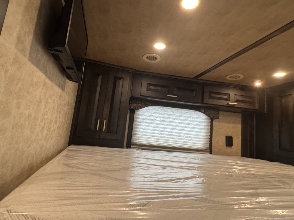 2025 Twister 17'6 Trail Boss LQ 5 Horse Side Load