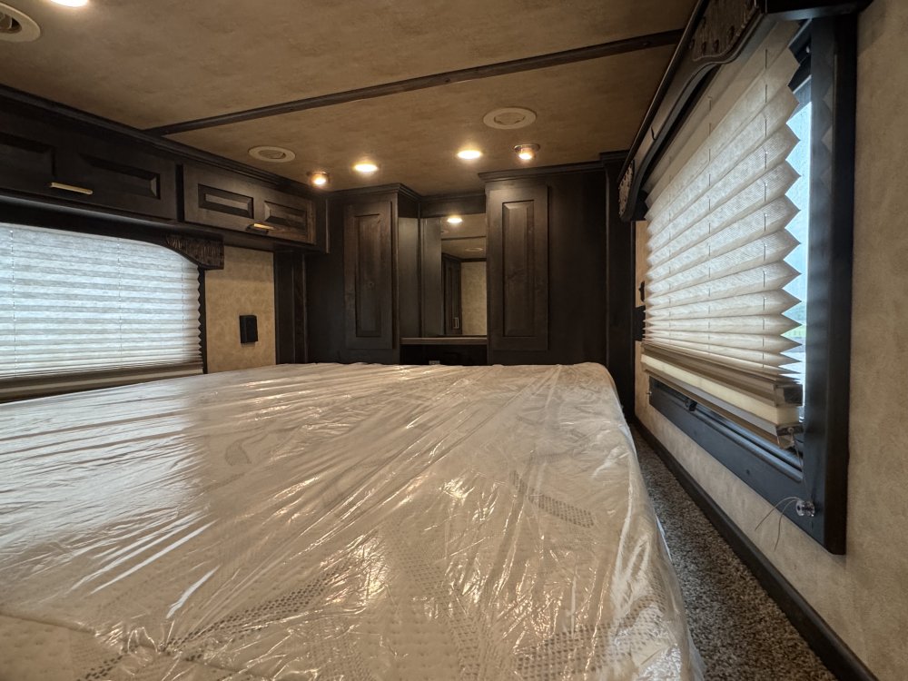 2025 Twister 17'6 Trail Boss LQ 5 Horse Side Load
