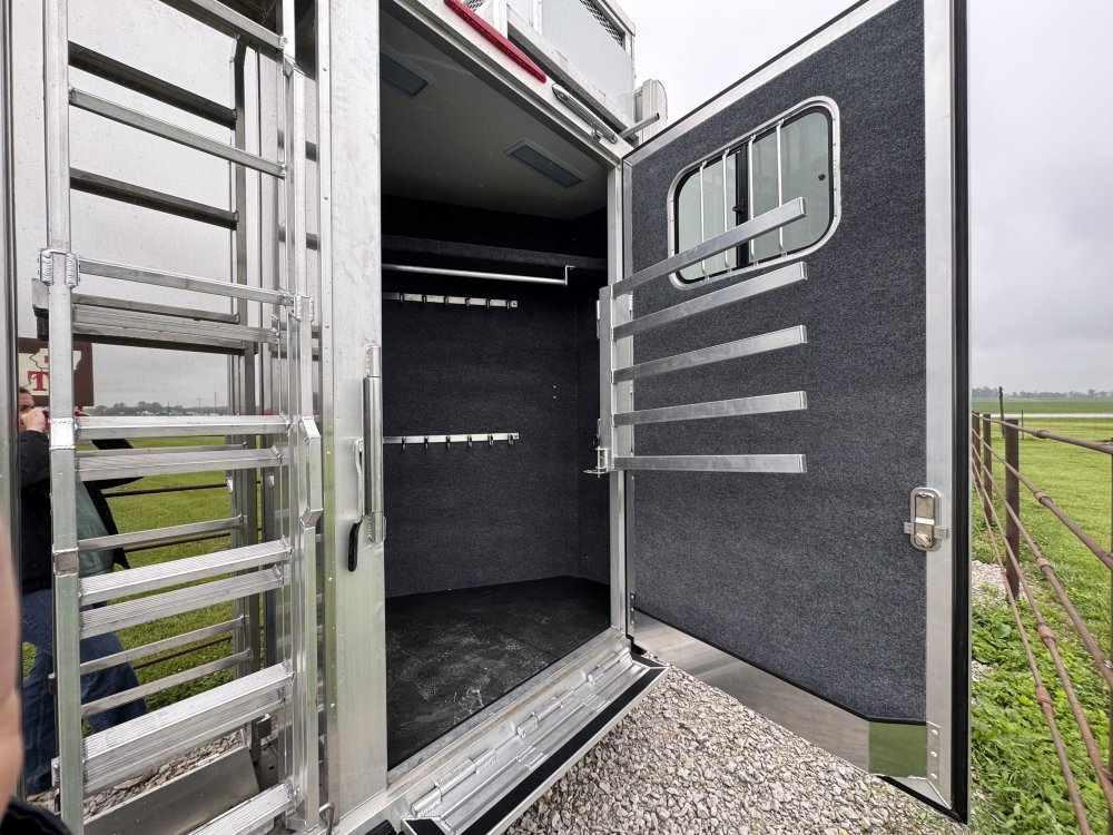 2025 Twister 17'6 Trail Boss LQ 5 Horse Side Load