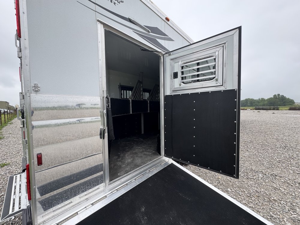 2025 Twister 17'6 Trail Boss LQ 5 Horse Side Load