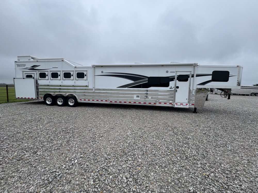 2025 Twister 17'6 Trail Boss LQ 5 Horse Side Load