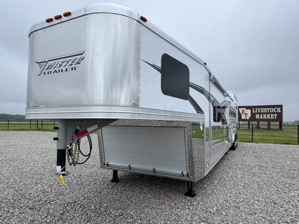 2025 Twister 17'6 Trail Boss LQ 5 Horse Side Load