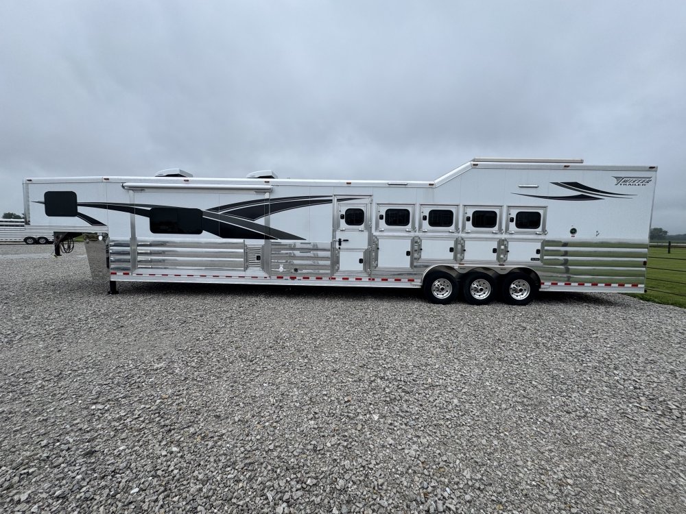 2025 Twister 17'6 Trail Boss LQ 5 Horse Side Load