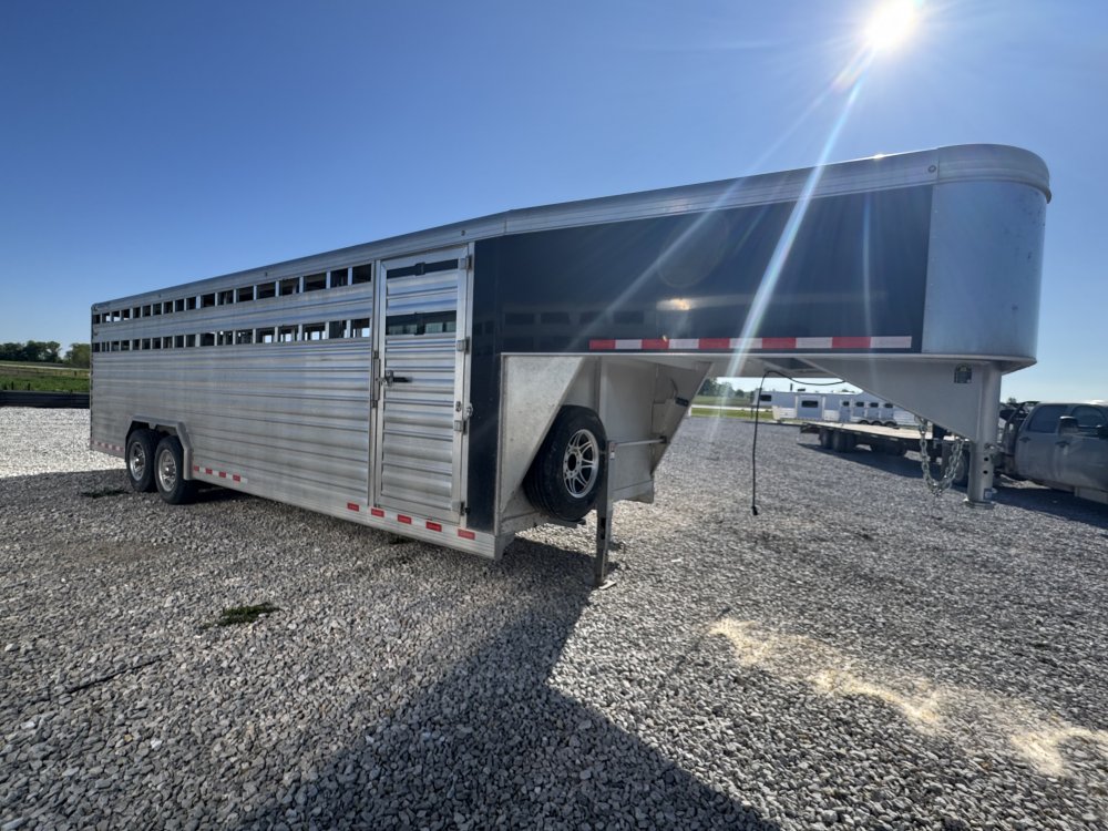 2023 Cimarron 24' Livestock Trailer